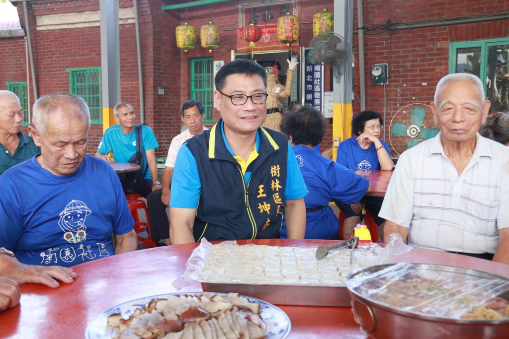 與里民共食2