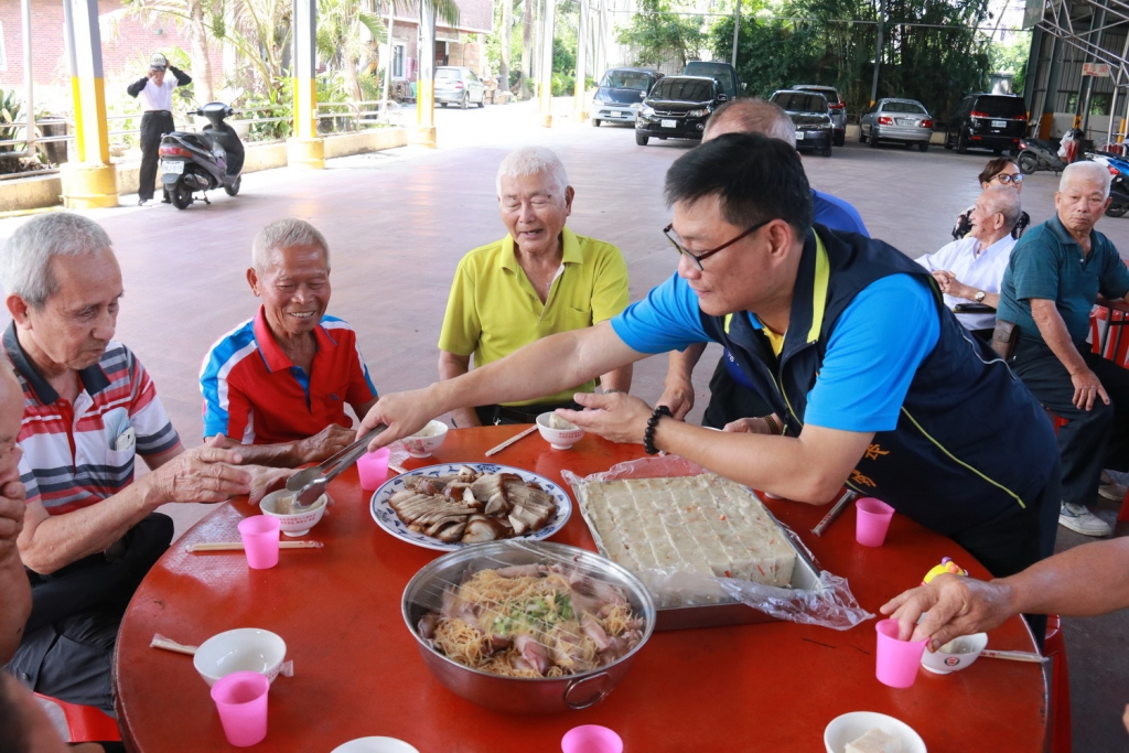 與里民共食5