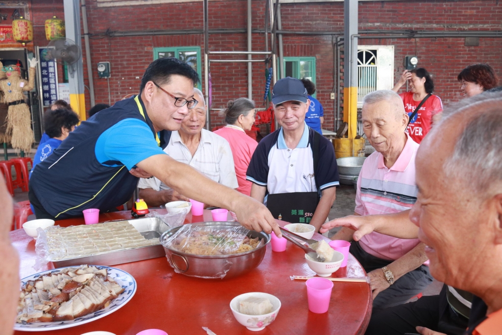 與里民共食6