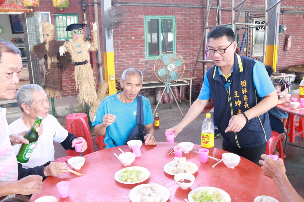 與里民共食8