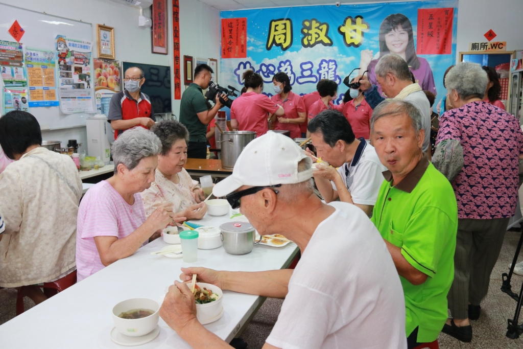 共餐照片1