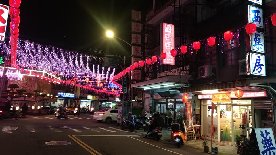 整條樹林區保安二街已經佈置好燈籠及點點閃亮LED燈飾開始為嘉年華燈會加溫
