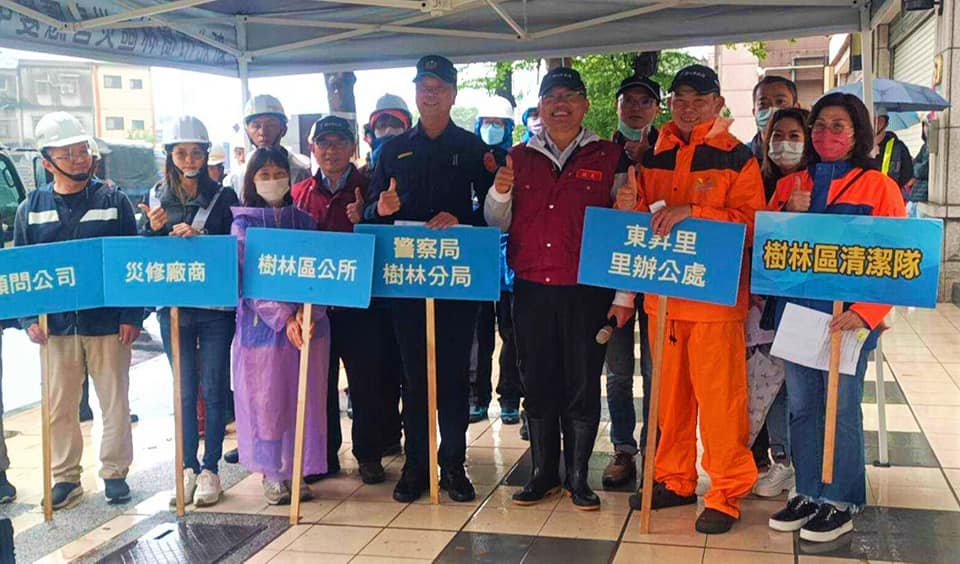 ，特舉辦【中山地下道封閉演練】，模擬 強降雨造成地下道積淹水，為維護用路人安全而進行封閉，期望透過各搶災單位間相互緊密配合，有效縮短汛期搶災反應時間，以超前部署的態度做好萬全準備，共同為市民的生命財產安全把關。
