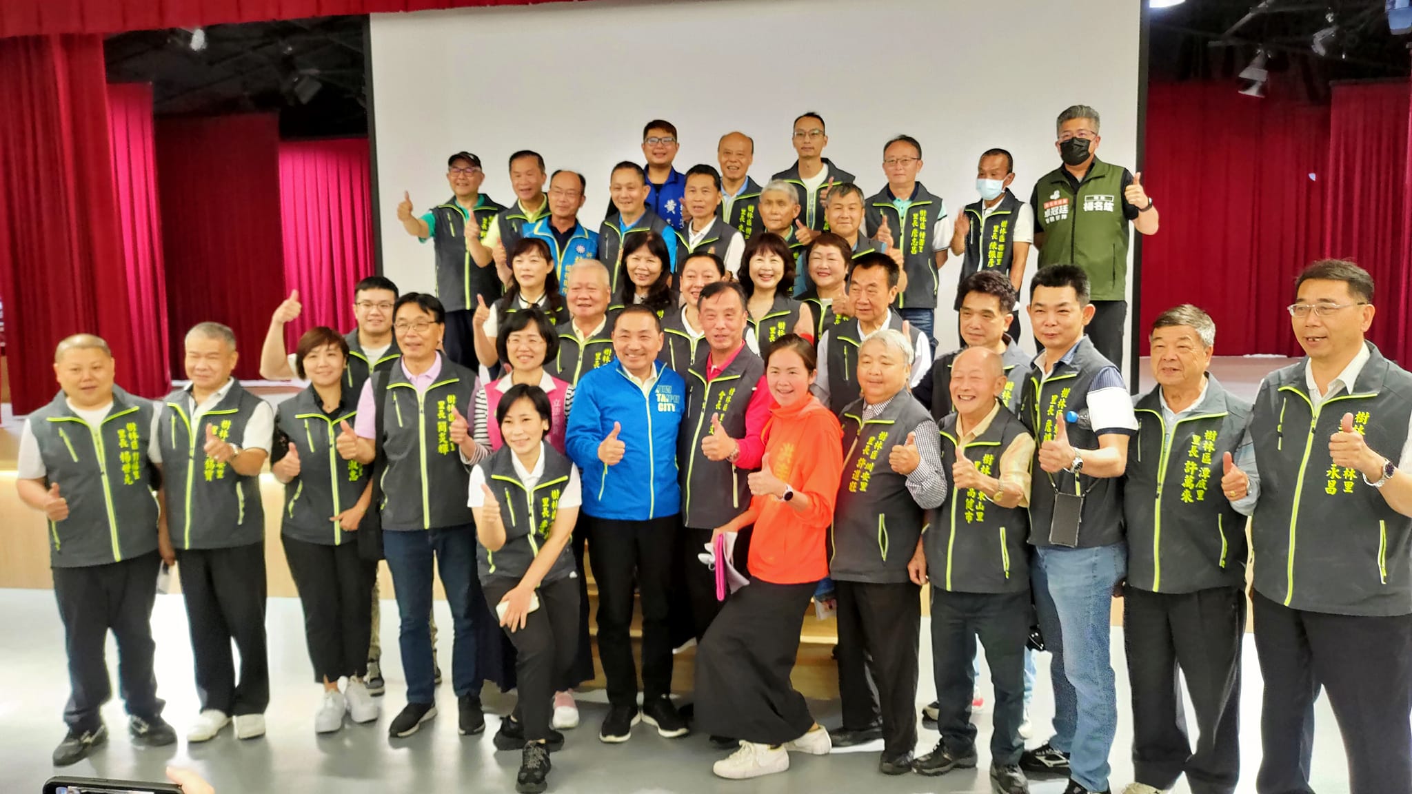 侯友宜 市長今(17)日率領新北市府團隊至 樹林區 樹人家商 舉行 樹林區行動治理座談會。
