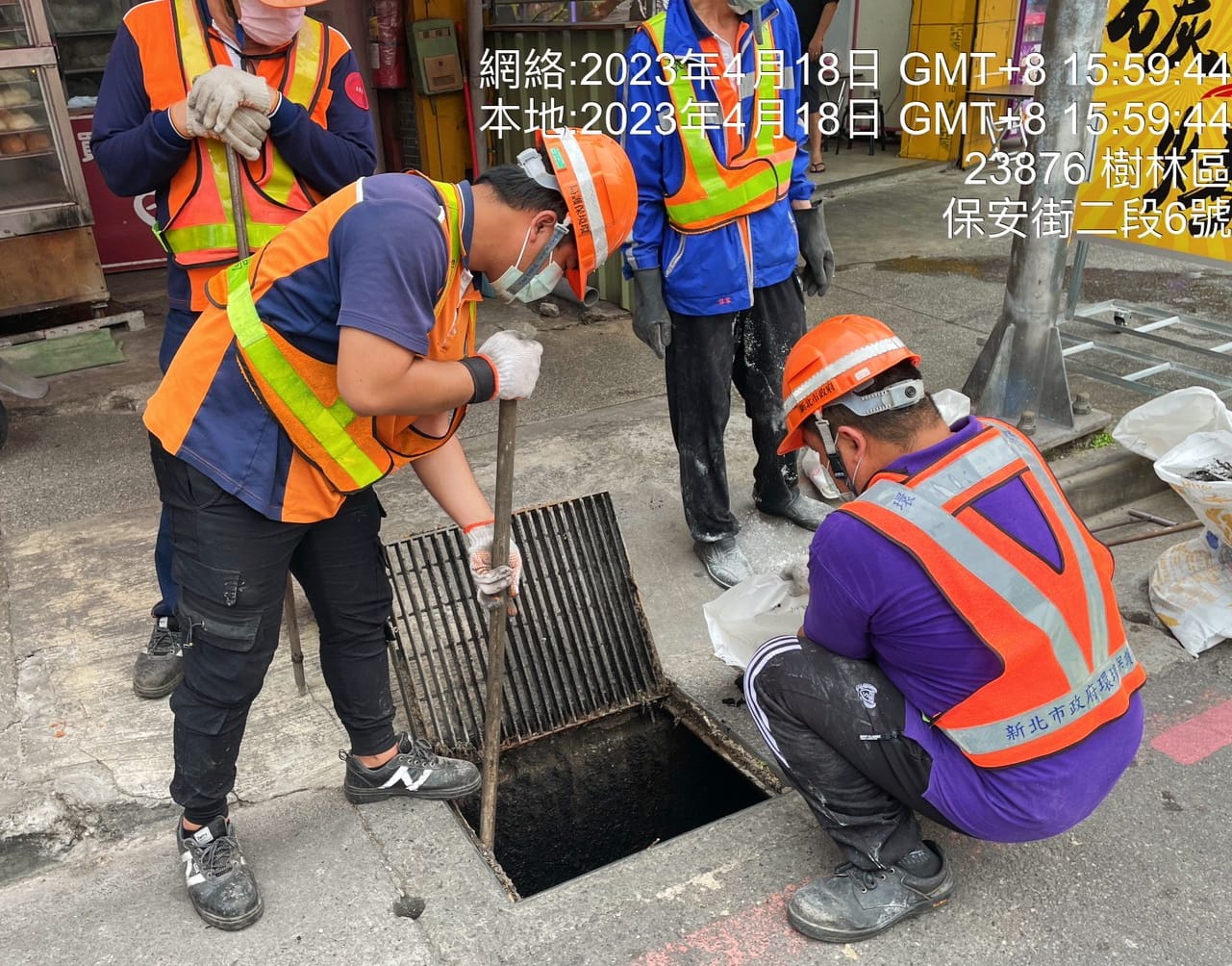 全體隊員認真協助里內各項清潔工作，為市民朋友提供整潔舒適的生活環境