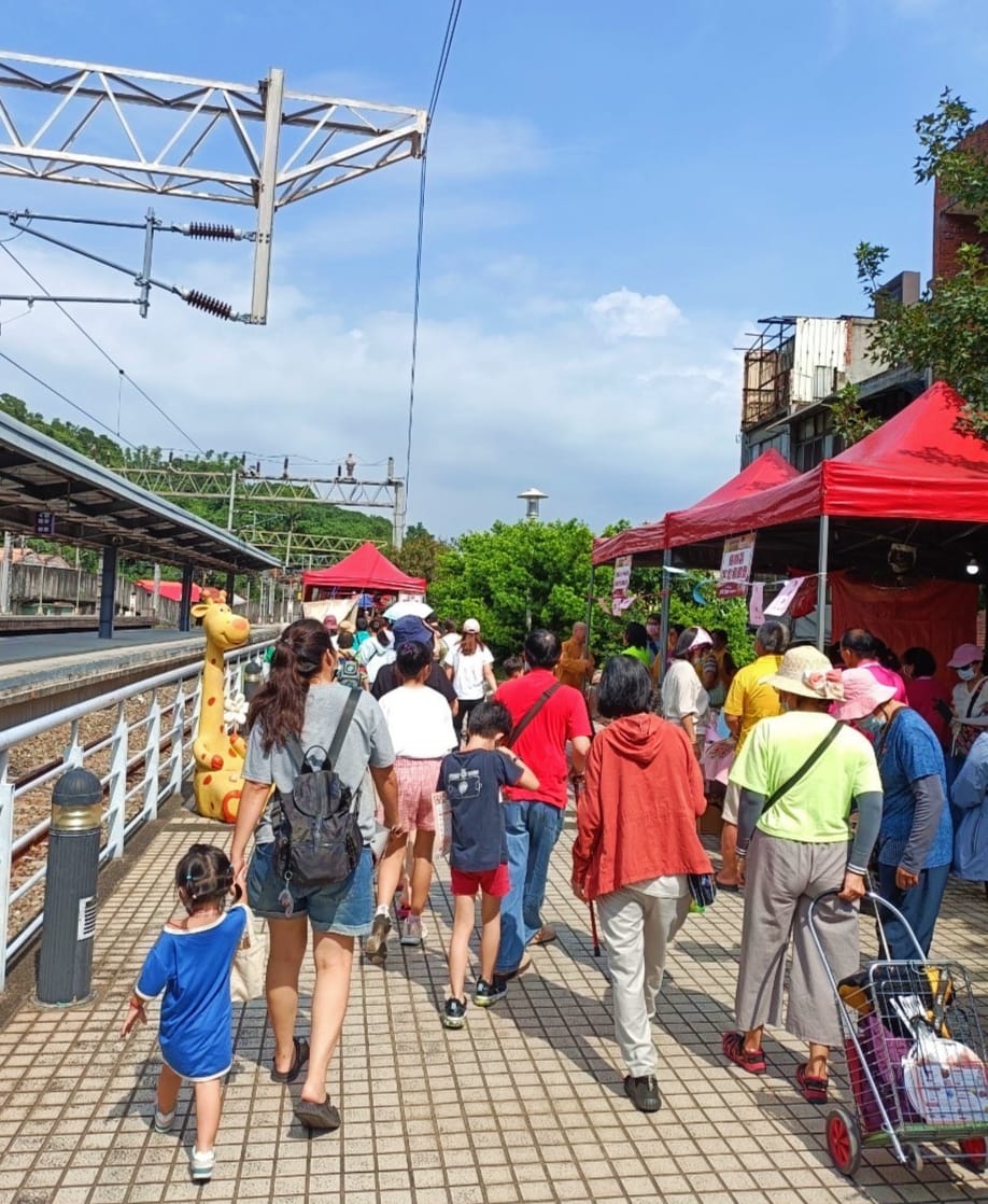 「2023新北市 樹林紅麴文化節」昨日在 山佳火車站 前廣場熱鬧登場。雖然天氣炎熱 ，仍吸引了爆滿的市民朋友共襄盛舉  