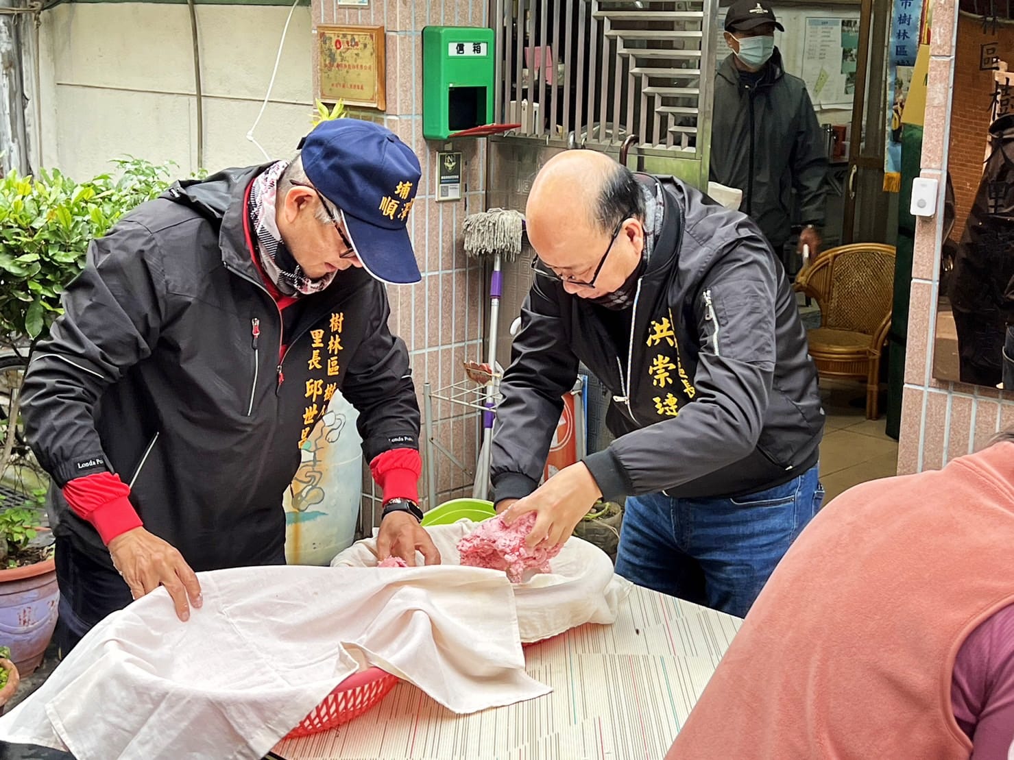  冬至 就是要來一碗熱呼呼的 湯圓暖胃又暖心。|祝福市民朋友都能諸事圓滿🔴⚪、平安幸福|