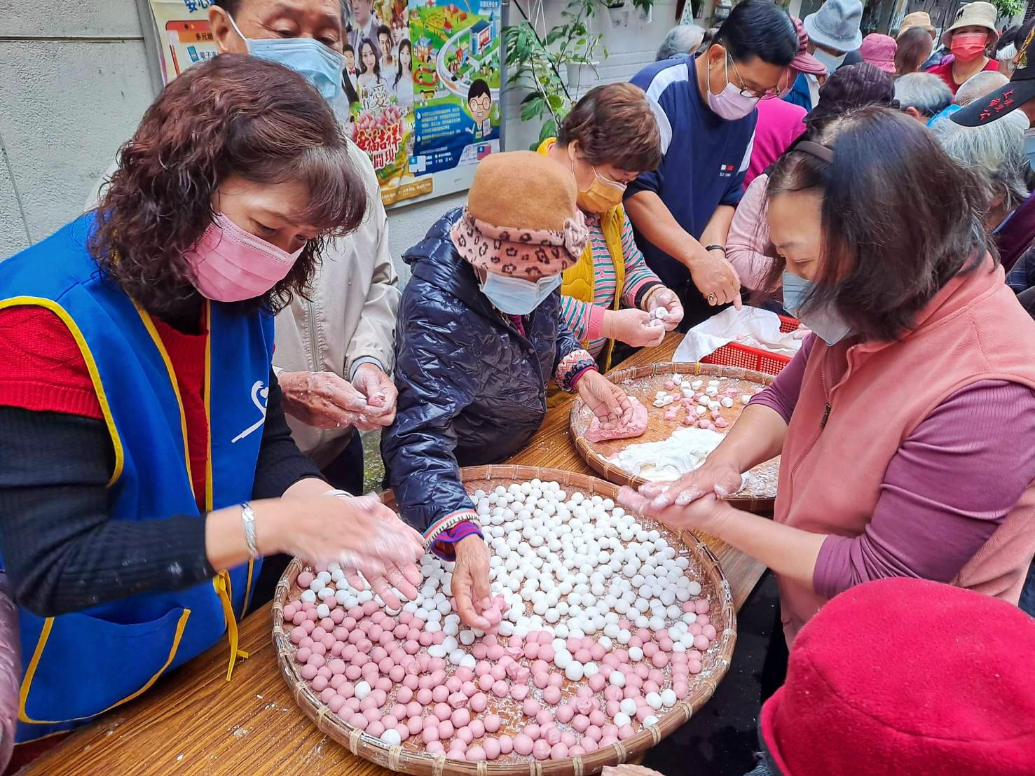 冬至 就是要來一碗熱呼呼的 湯圓暖胃又暖心。|祝福市民朋友都能諸事圓滿🔴⚪、平安幸福