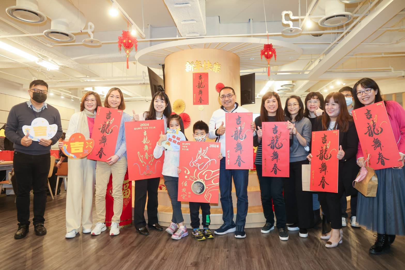 𝟐𝟎𝟐𝟒 「吉龍舞春 」新北春聯開始發放囉