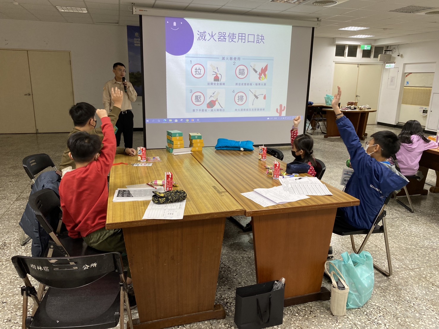 樹林區公所 運用替代役男善用自身專長，在寒假期間參與多元課後照顧活動，協助特定對象學童在假期裡能有適當的學習環境與休閒娛樂，成就學童向上的最佳動力，傳遞祝福與希望‼️