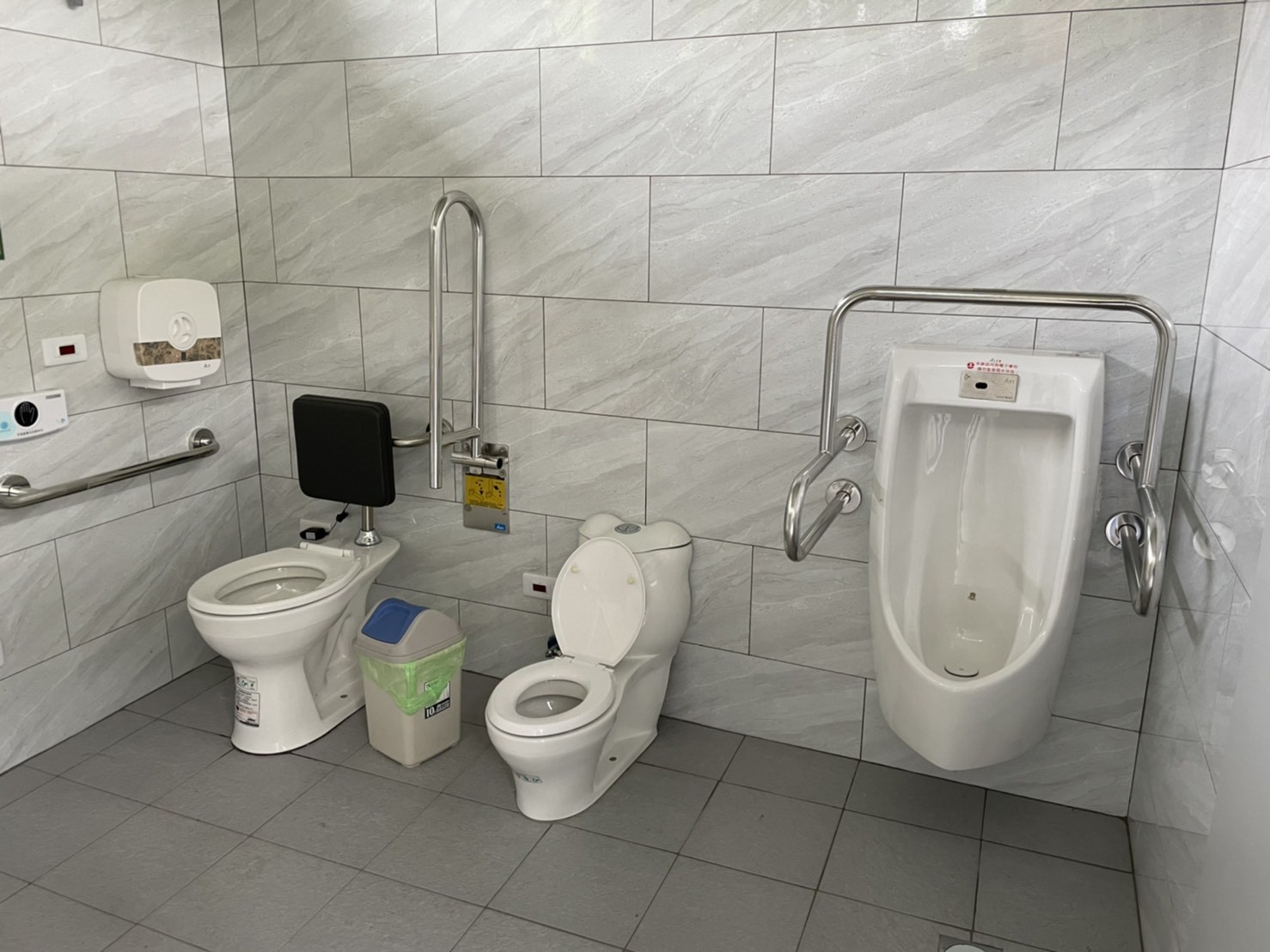 大小座式廁所、尿布台、置物