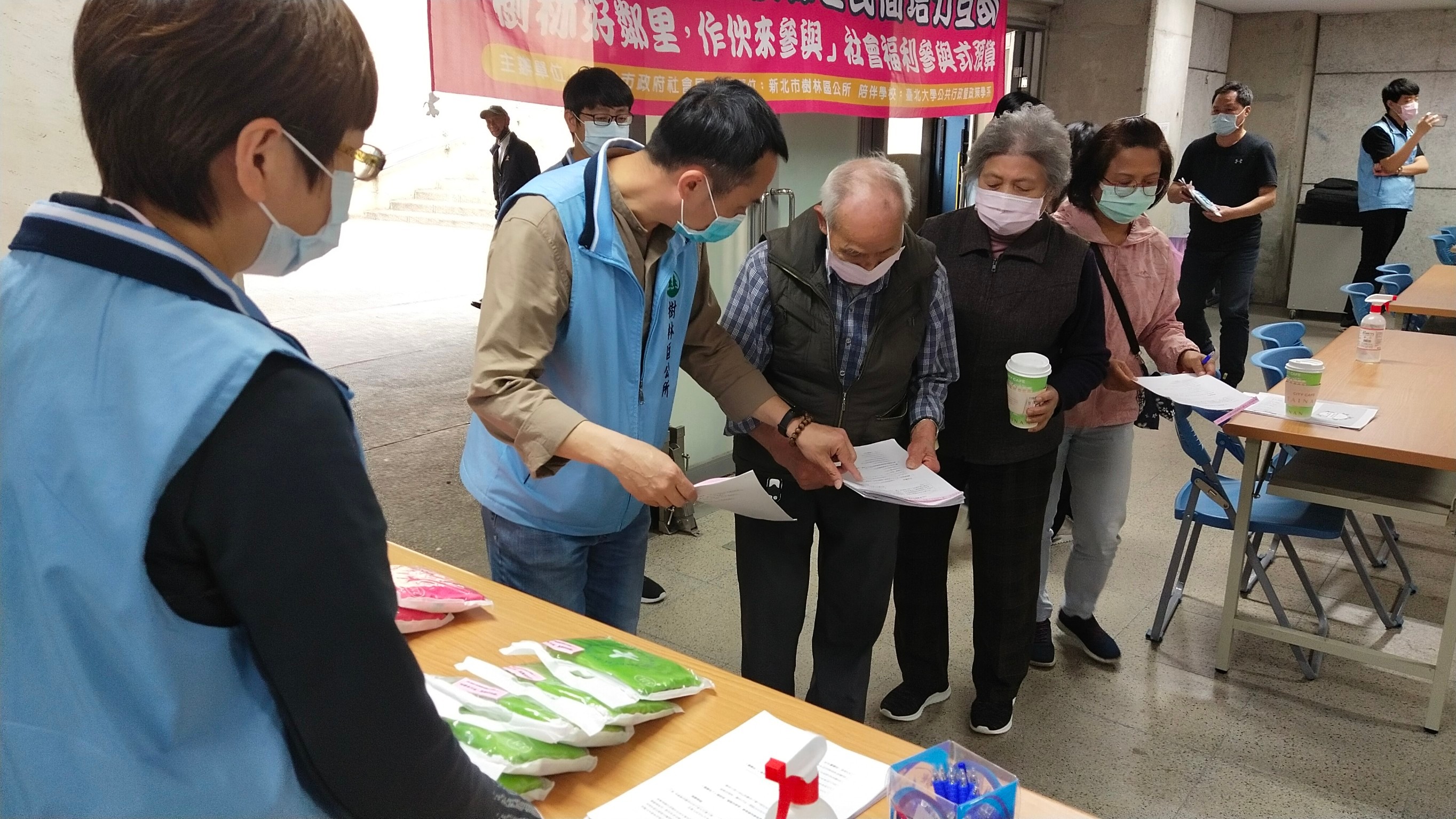 「參與式預算，到底是啥咪碗糕?」讓大家認識參與式預算，正是初階培力工作坊的主要目的，也了解本年度活動在樹林區如何進行。
