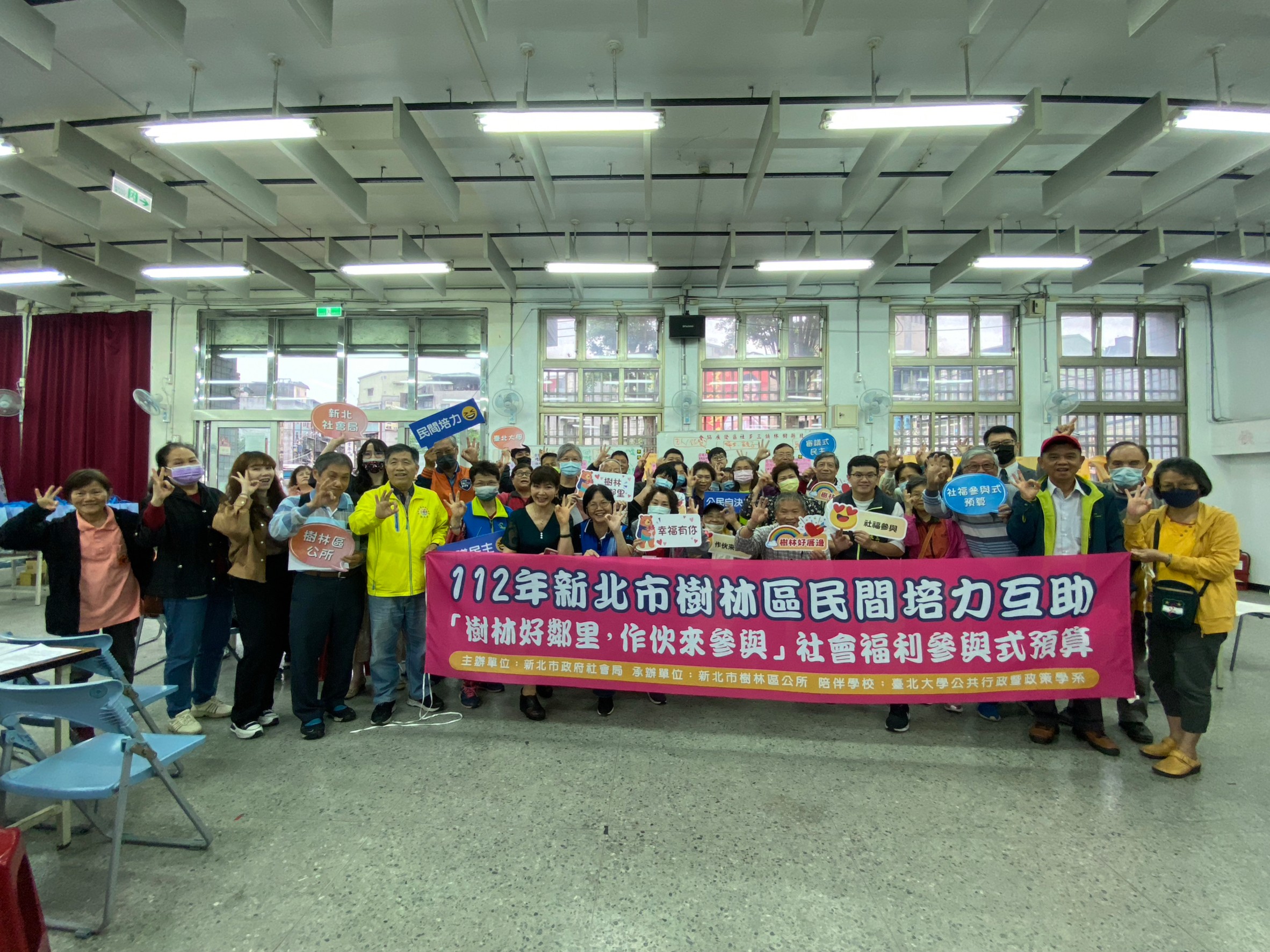 在各桌桌長與記錄的協助下，一張張海報紙記載的是我們樹林的關心與期許。