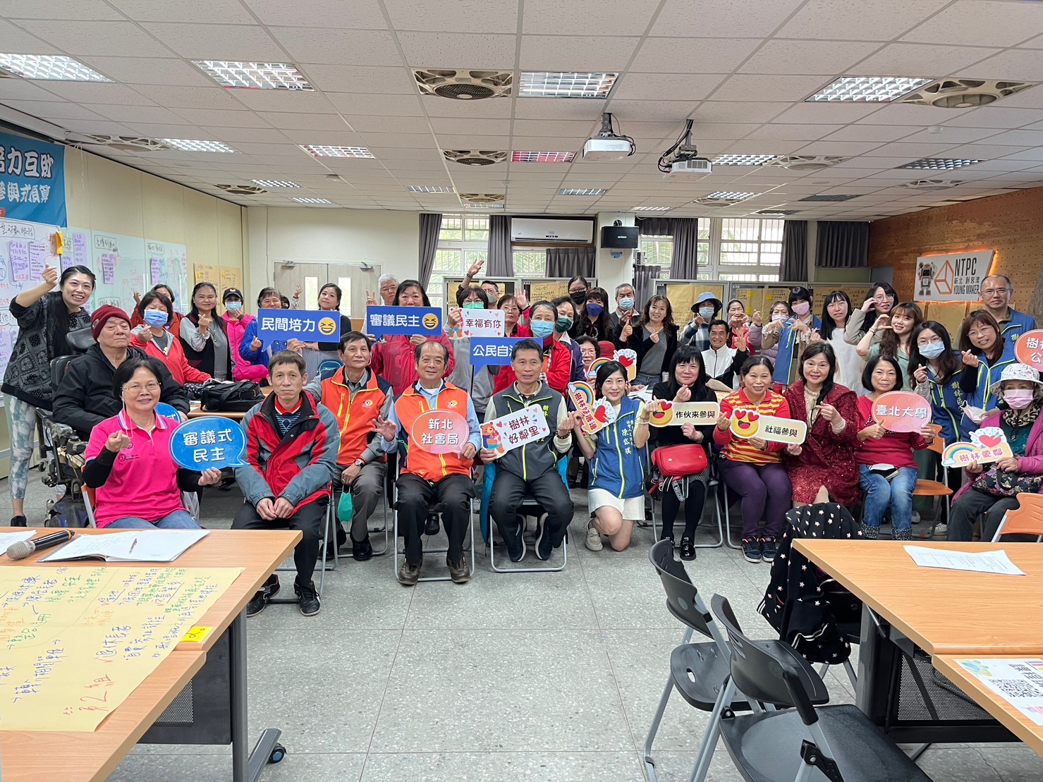書聲朗朗的校園裡，人團夥伴與樹林居民們彷彿回到求學時光，在討論桌旁腦力激盪，大家的目的只有一個，就是想一起讓樹林變得更好。